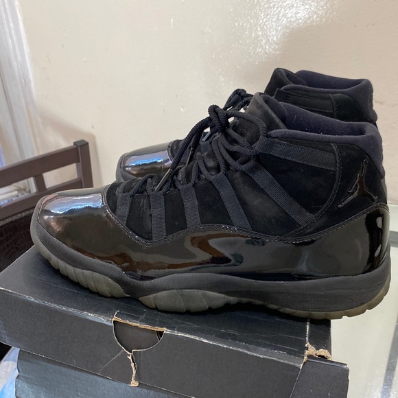 COPY - AIR JORDAN 11 RETRO 'CAP AND GOWN' - Picture 5 of 8